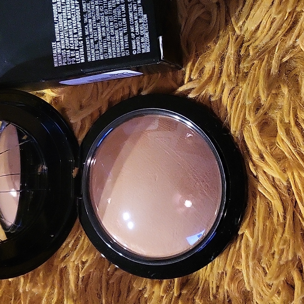 MAC MAKEUP COSMETICS MINERALIZE SKINFINISH NATURAL COLOR- DARK GOLDEN